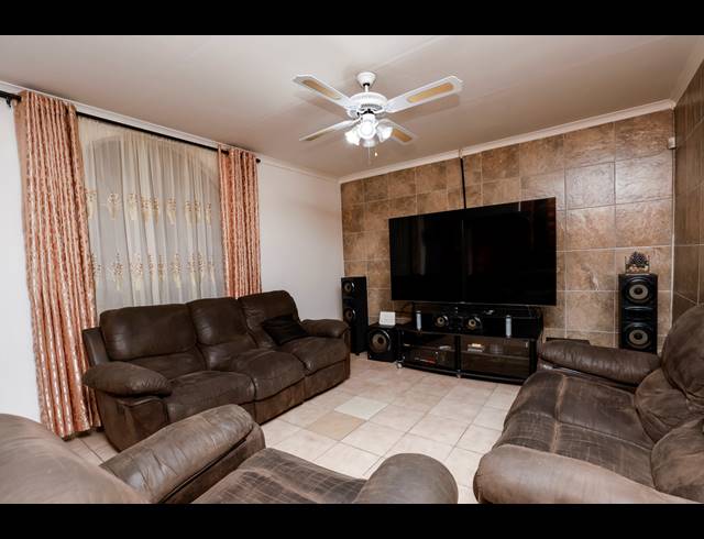 3 BEDROOM FREEHOLD FOR SALE IN NEWLANDS WEST